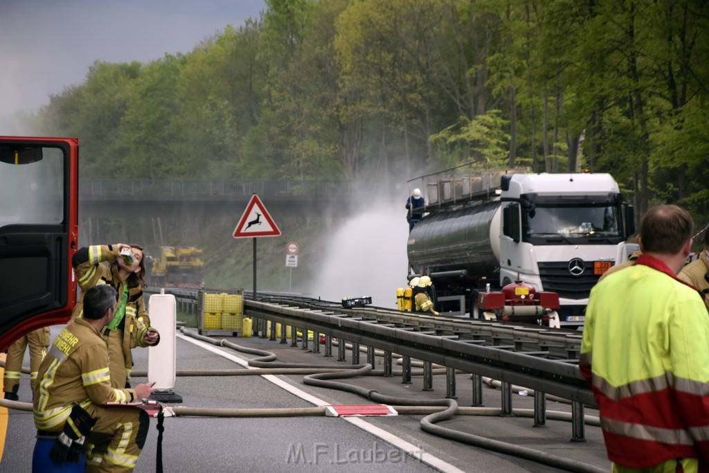 VU Gefahrgut LKW umgestuerzt A 4 Rich Koeln Hoehe AS Gummersbach P120.JPG - Miklos Laubert